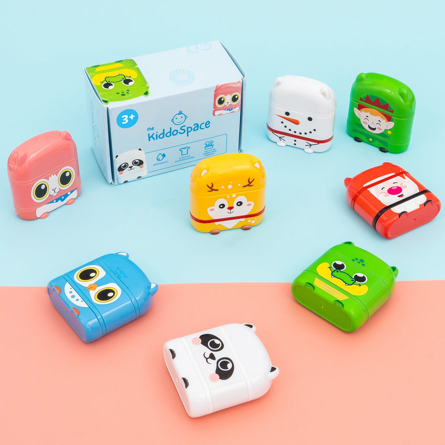 KiddoStempel - Gepersonaliseerde Naamstempel (Kersteditie 2025)