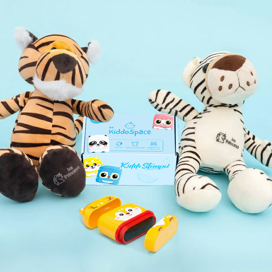 KiddoStempel - Gepersonaliseerde Naamstempel (Kersteditie 2025)