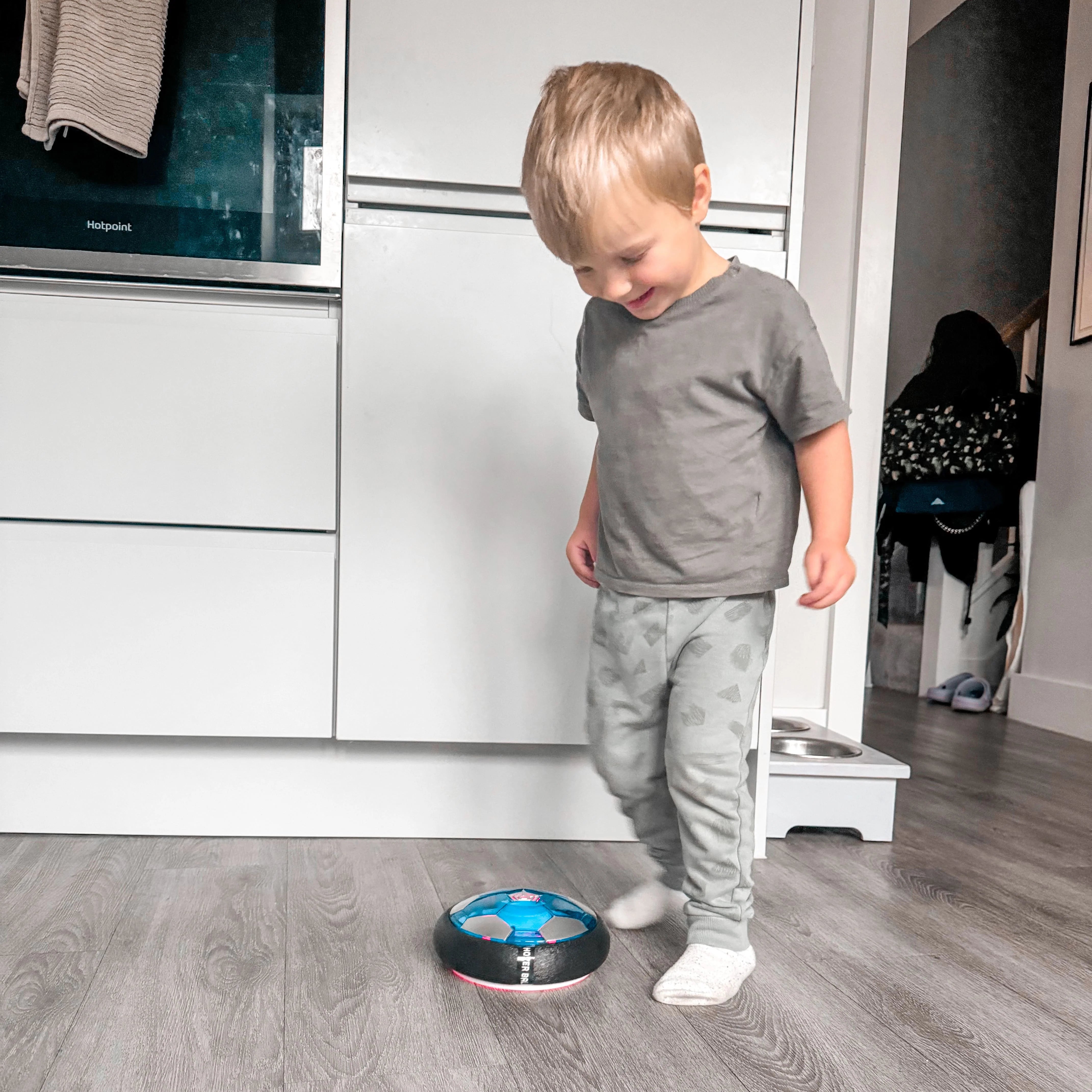 KiddoSpace™ - LED Hover Voetbal voor Kinderen