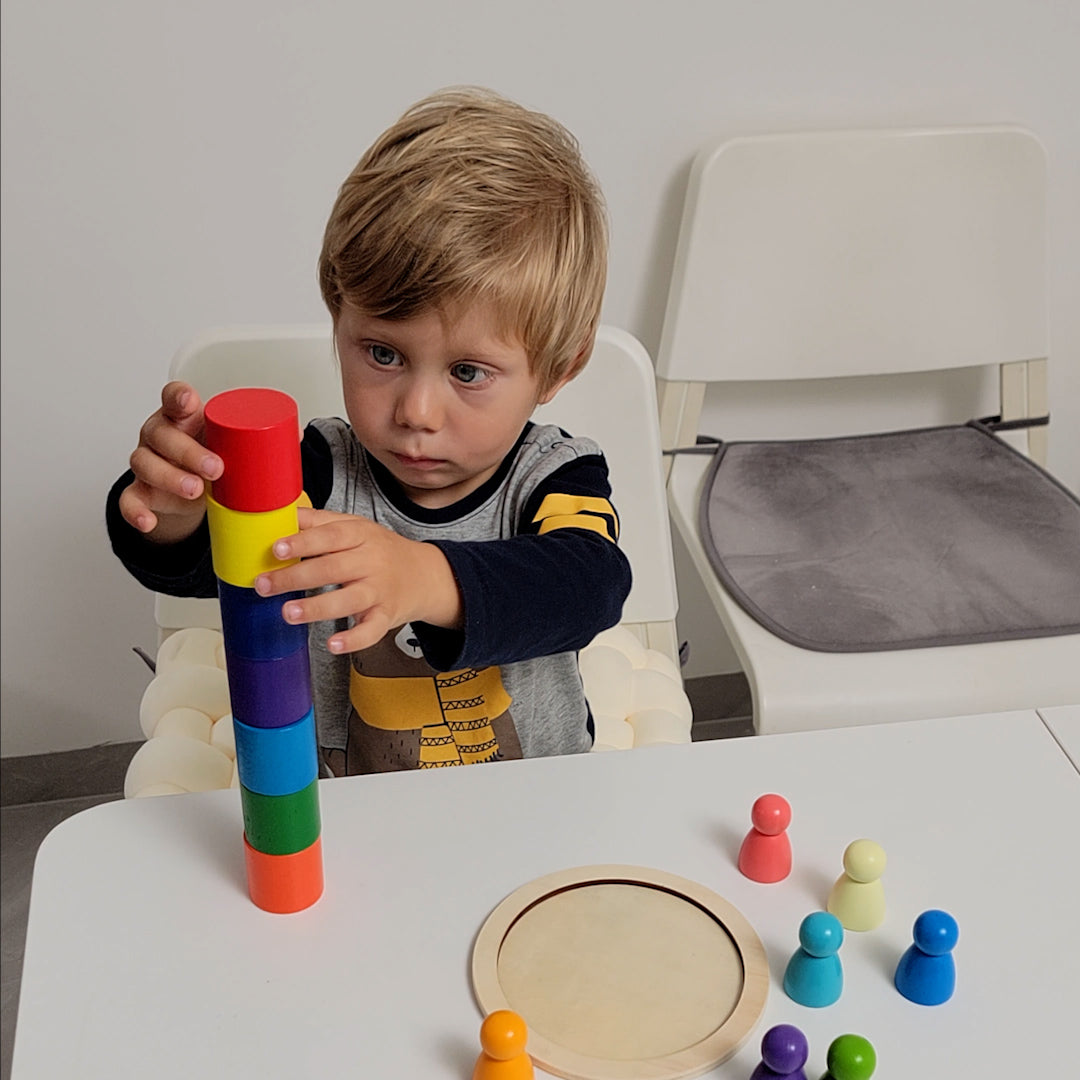 KiddoSpace™ -  Montessori Poppetjes in bekers